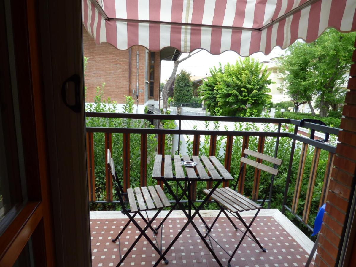 B&B Villa Montreux Rimini Exterior photo
